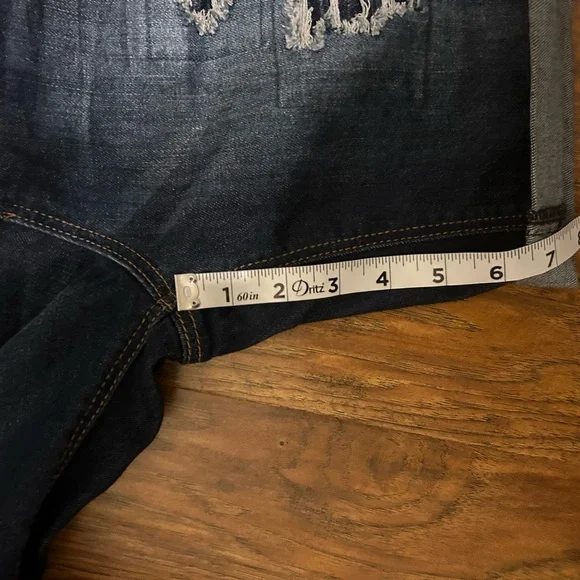 True Craft Dark Indigo Distressed Denim Bermuda Shorts Junior Size 11 - Picture 8 of 11